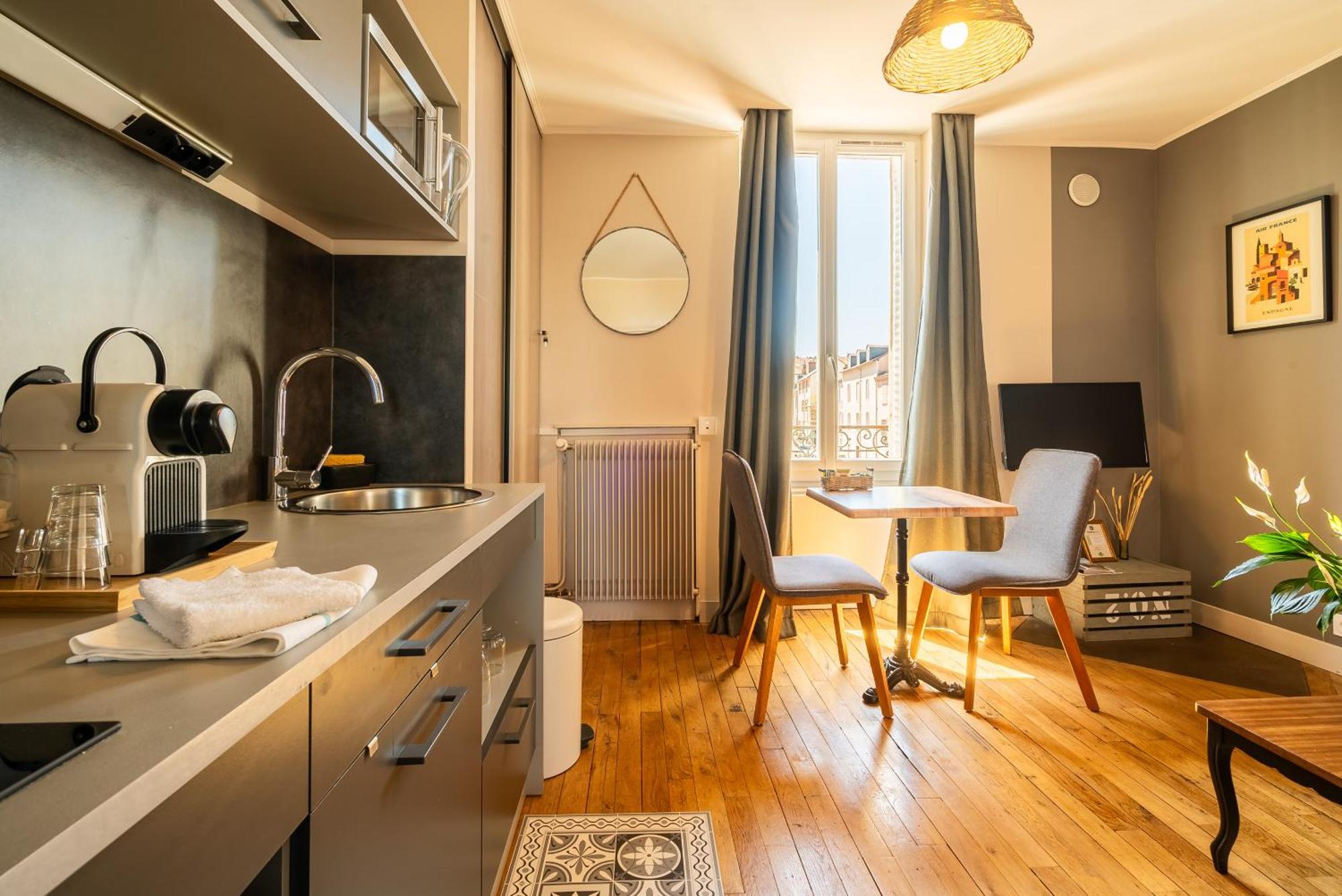 Dupain & Dubeurre Appart'Hotel - Parking En Supp ลิมอจส์ ภายนอก รูปภาพ